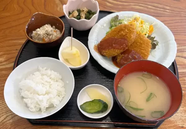 Teishoku meal and fruit sando at Kitchen Taro (キッチンTARO) in Muko, Kyoto, a cozy local diner