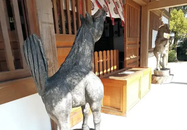 Horse-themed ema at Tanaka Jinja (田中神社) in southern Kyoto, a hidden Shinto shrine near JRA Kyoto Racecourse