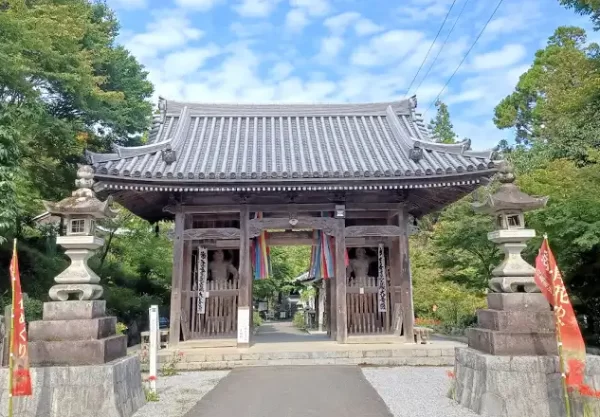 Karst landscape at Myoshoji Temple (明星輪寺) on Kinseizan (金生山) in Gifu Prefecture, a serene Buddhist shrine