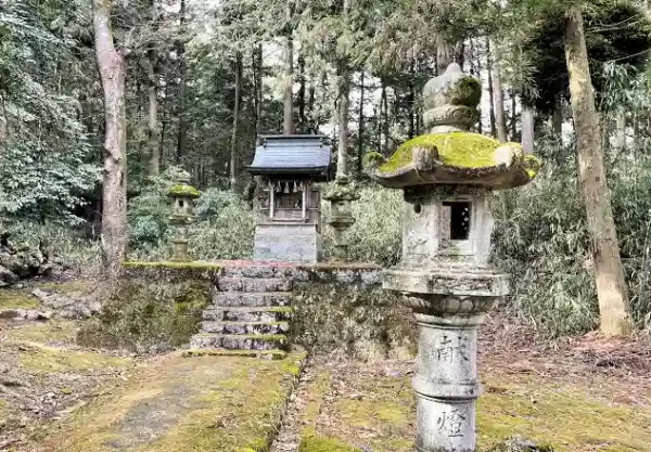 Karst landscape at Myoshoji Temple (明星輪寺) on Kinseizan (金生山) in Gifu Prefecture, a serene Buddhist shrine