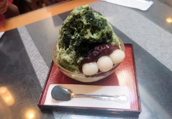Matcha soft cream at Aburacho Tea Shop Saryo (油長茶舗 茶寮油長) in Fushimi, Kyoto, near Fushimi Inari (伏見稲荷)